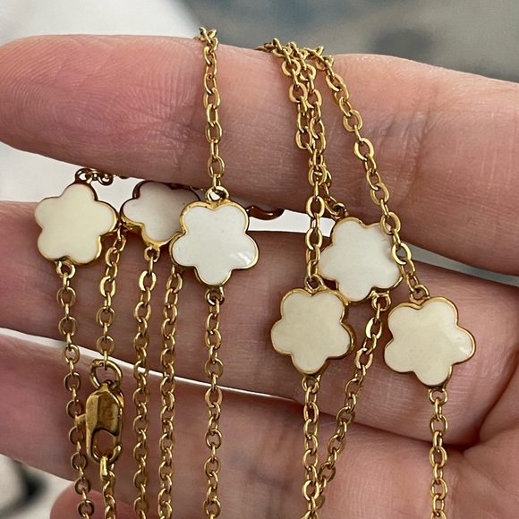 Cream enamel flower gold tone 48 inch long necklace - Picture 4 of 8